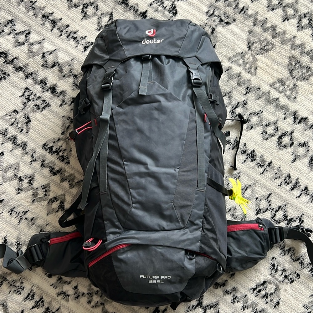 LIKE NEW Deuter Futura Pro 38 SL pack